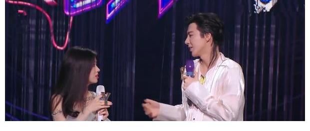 《我们的歌3》复盘首轮团战,周笔畅高音惊艳全场,周兴哲引热议