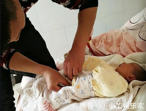 孩子|1岁宝宝呕吐不止，检查之后，医生问爸爸孩子不是你亲生的吧