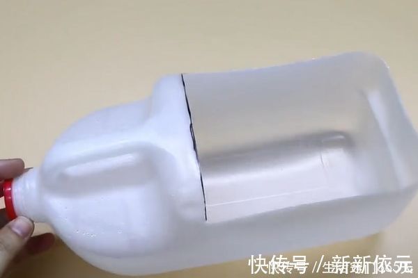 厨房|厨房洗碗池经常堵塞怎么办？一个塑料瓶轻松搞定，学会受用一生！