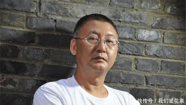 市长|90年代,小伙嫌当市长不赚钱,辞职去经商,今留几十亿欲捐给国家