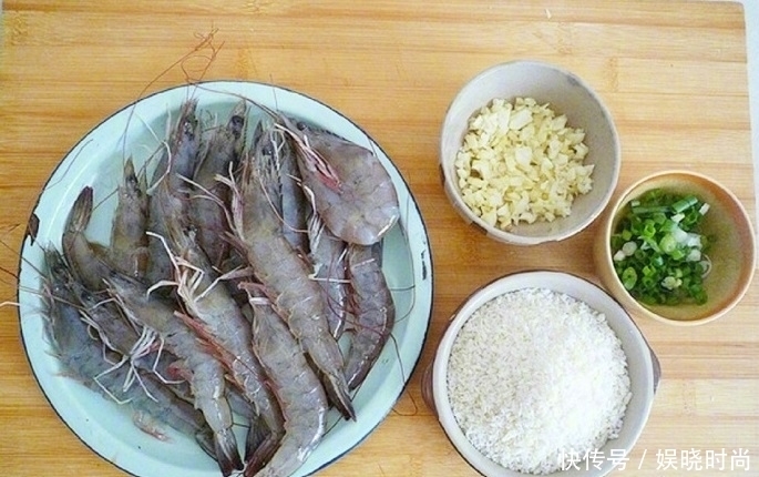 不放过|蒜蓉椒盐虾,让你连虾壳都不放过的大虾做法,还有着浓浓的蒜香