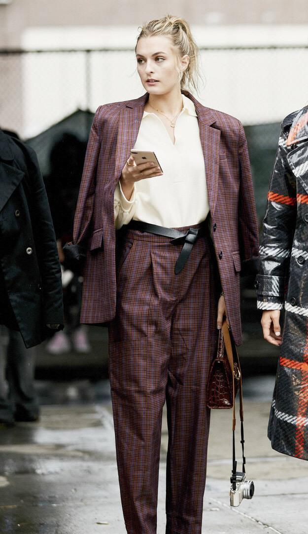 粉红色|枣红色太老气?那是你没搭好,配桔色优雅又明媚