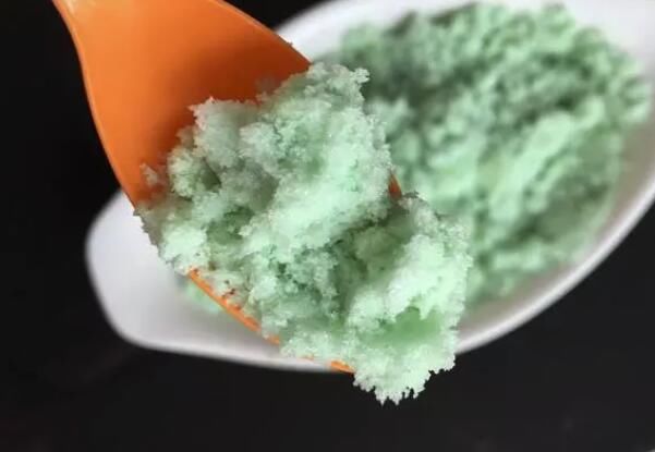 花盆里插铁钉有用吗？能不能替代硫酸亚铁？