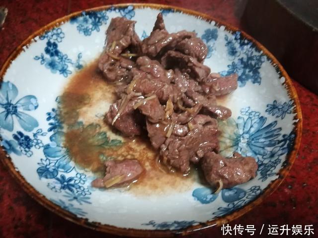 炒牛肉时，直接下锅就“废”了，厨师教你这样做，肉嫩滑不柴