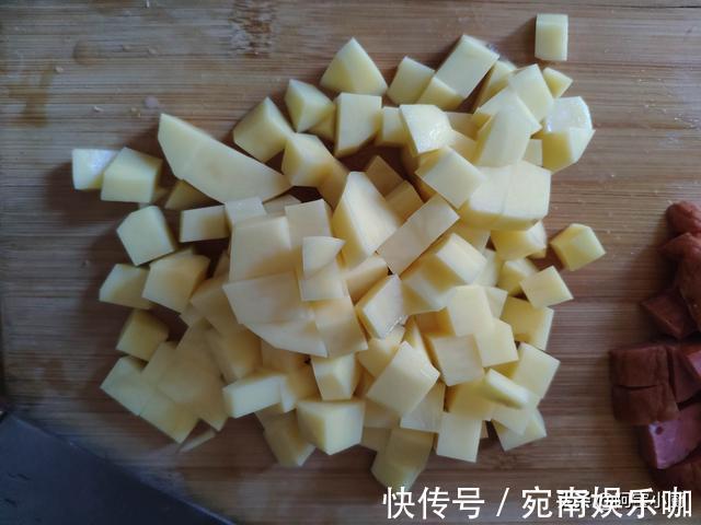 黄瓜|家里做菜剩余的边角料，利用好，转身成为简单好吃美味的炒四丁