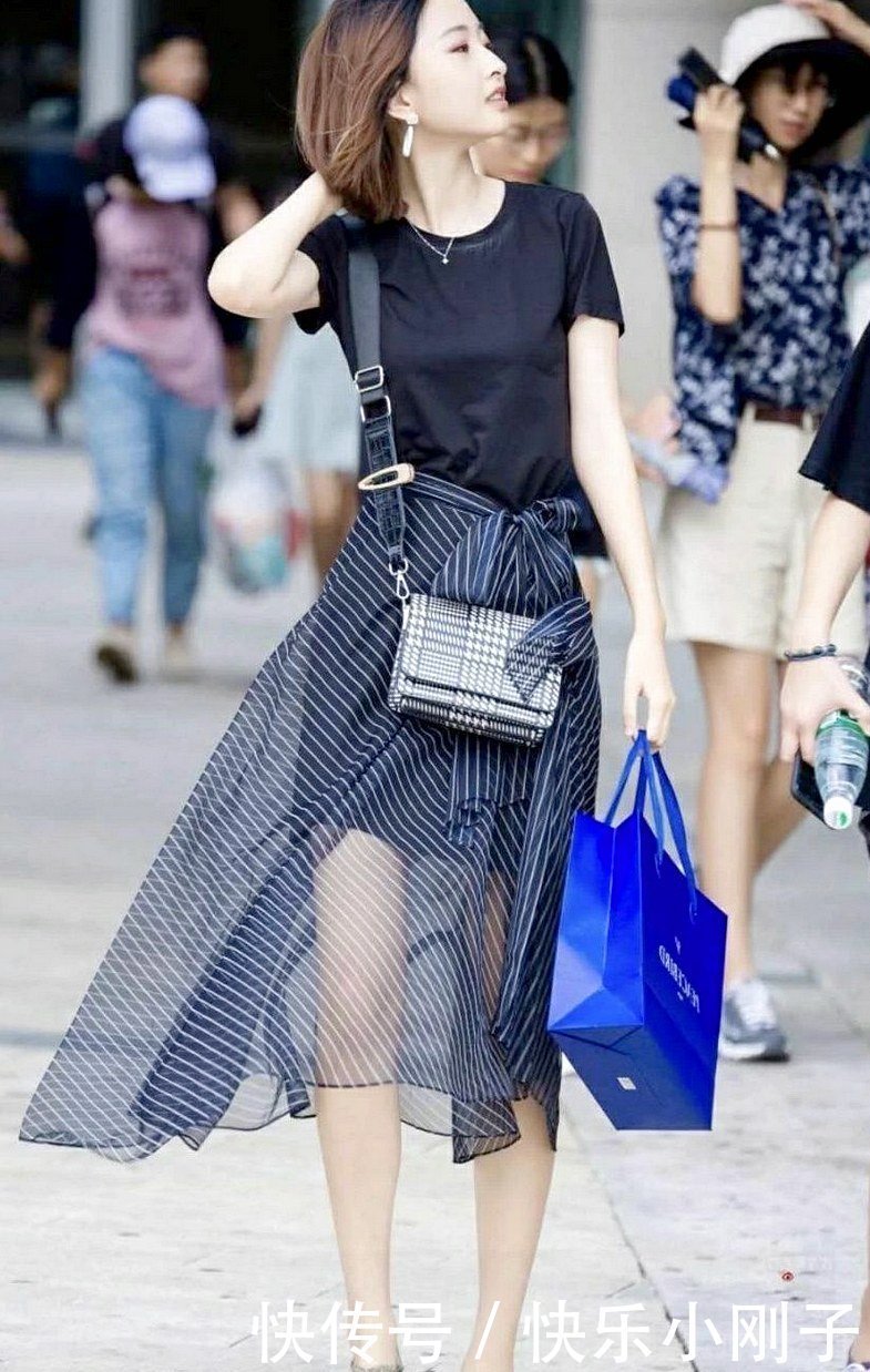 样才可以|通常穿搭寻求性格范,随时展现出优雅的造型!