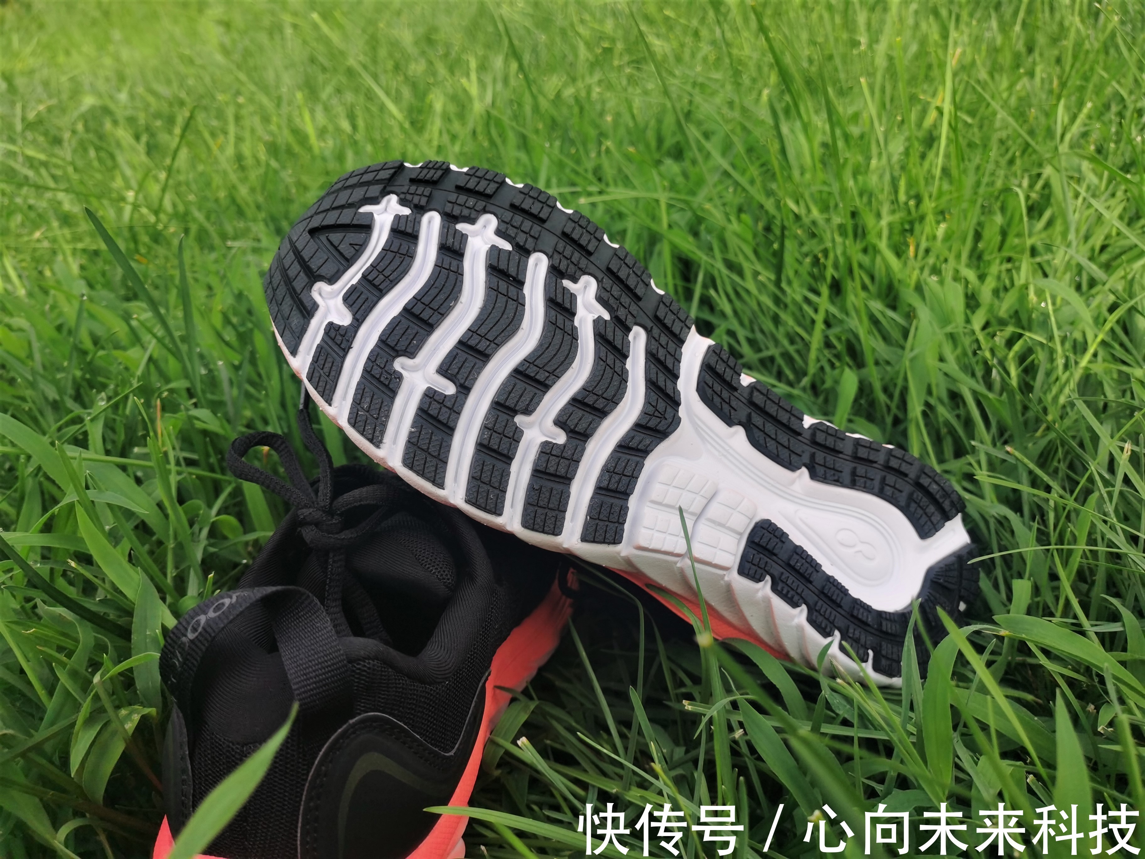 跑步|亚健康想开跑却不知如何选鞋,咕咚10K悦弹跑鞋,入门跑者首选