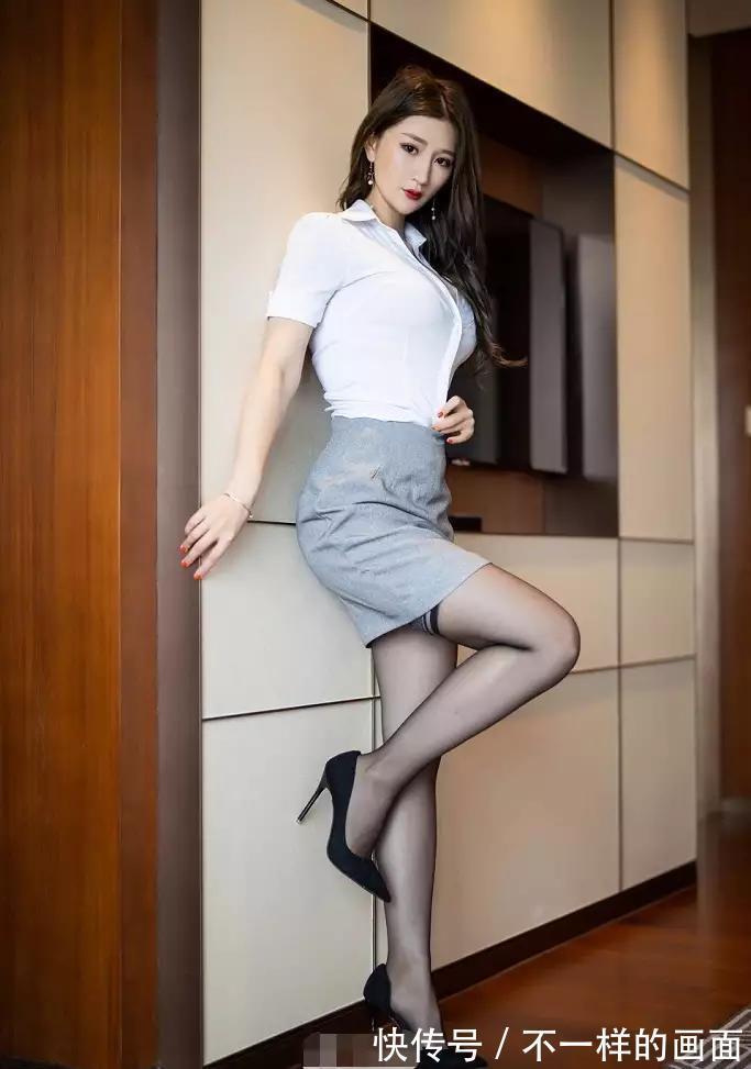包臀裙 出差还这么穿,肯定很累吧