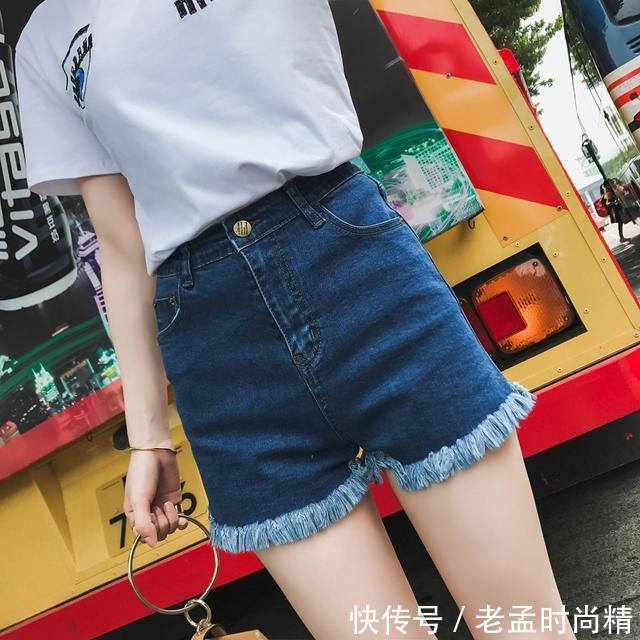 阔腿 时尚的毛边设计,简约的牛仔短裤,彰显女生的性感,凸显大长腿