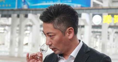 勾兑|超市买白酒时,精明人看到“这4类”别随便拿,酿酒师自己都不喝