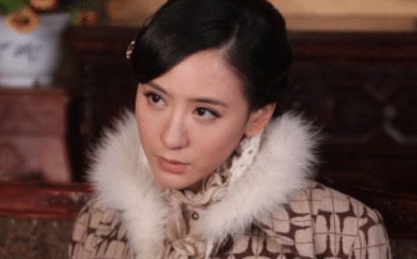 出演|从小喜欢画画的她,在初中时期举办个人画展,也有不俗的表演功底!