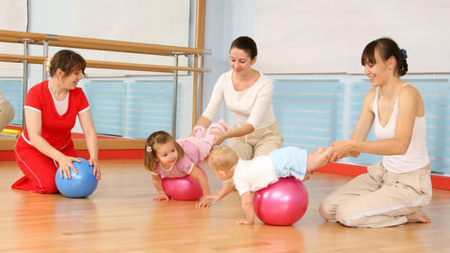 魔鬼身材|“硬核孕妈”走红,怀孕8个月仍有腹肌马甲线,网友魔鬼身材