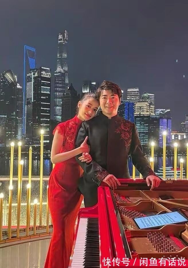 中国传统文化 郎朗两口子合体,吉娜穿旗袍“小蛮腰”太抢镜,别人P都不敢这样P