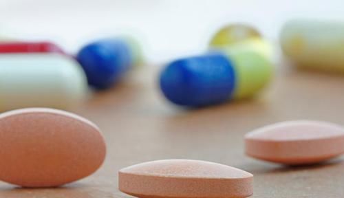  服用他汀|两人同吃他汀1年，为何有一人肝脏受损？一件事的错