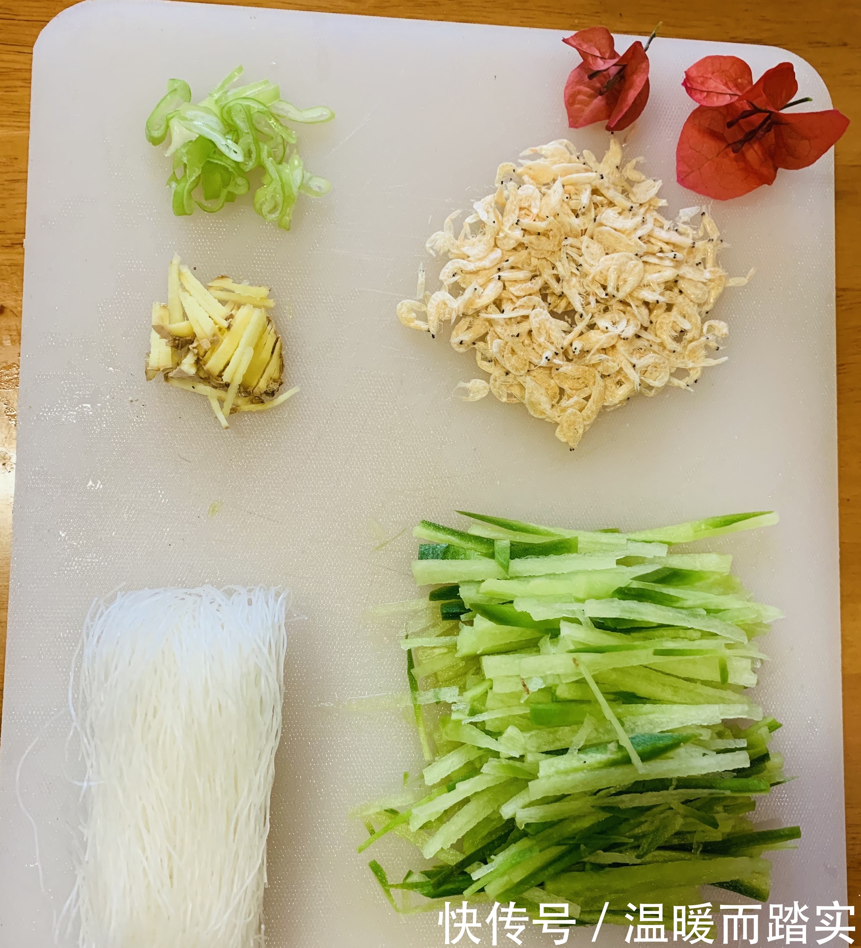 成本只有两元五角,海虾皮萝卜粉丝汤,补钙又美容。