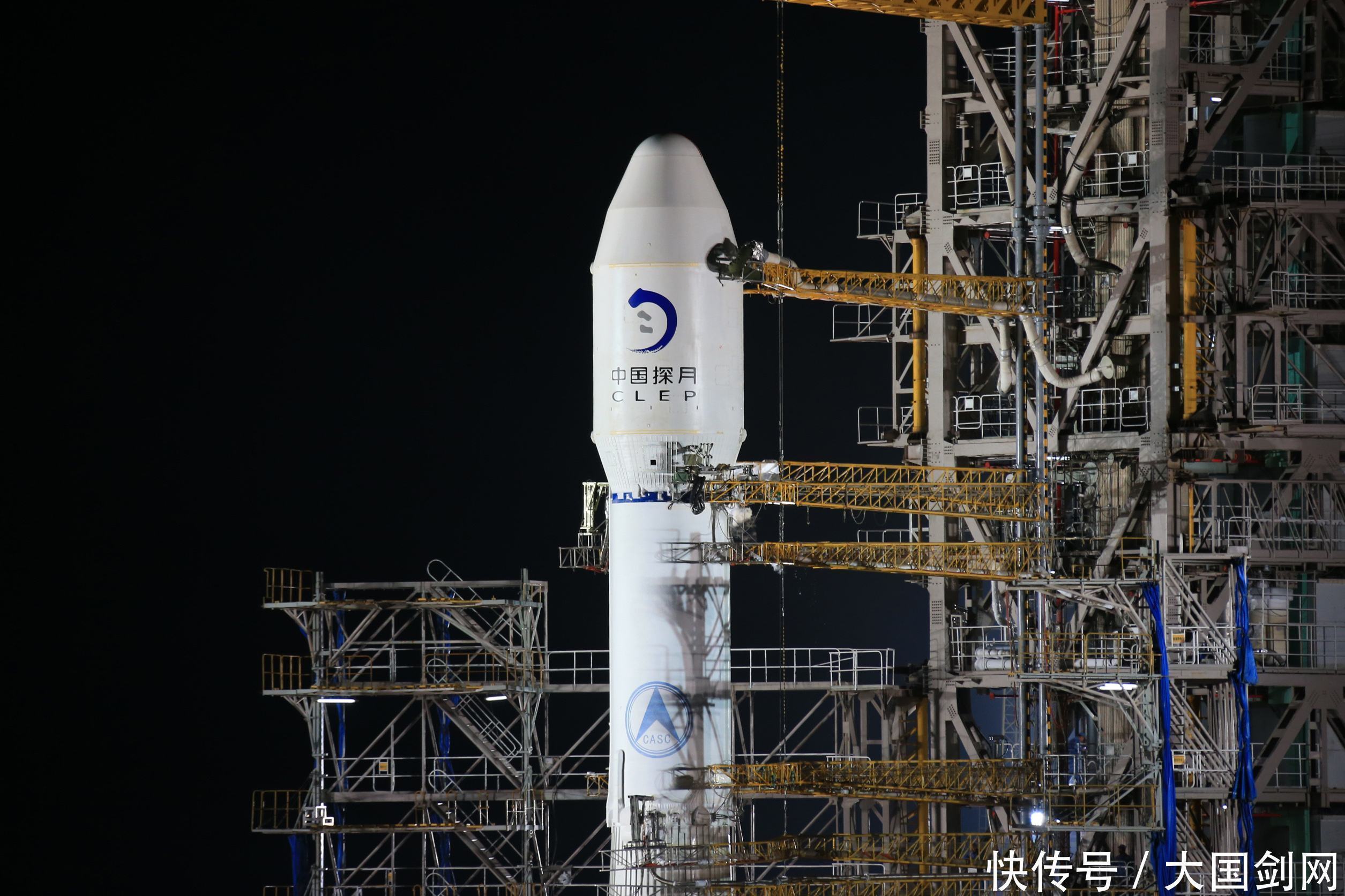 嫦娥五号起飞回家前，还抽空干了件“大事”，令14亿国人振奋不已