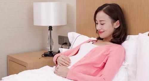 待产室|“最苗条”产妇火了,待产室跳舞催生,网友质疑真是快生了吗