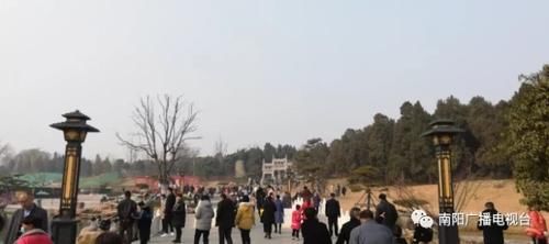 中年|新年第一天，南阳各大景点游人如织!