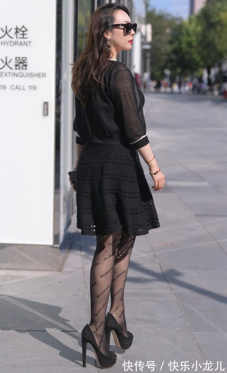 时尚 黑色系连衣裙,时尚经典不失雅气