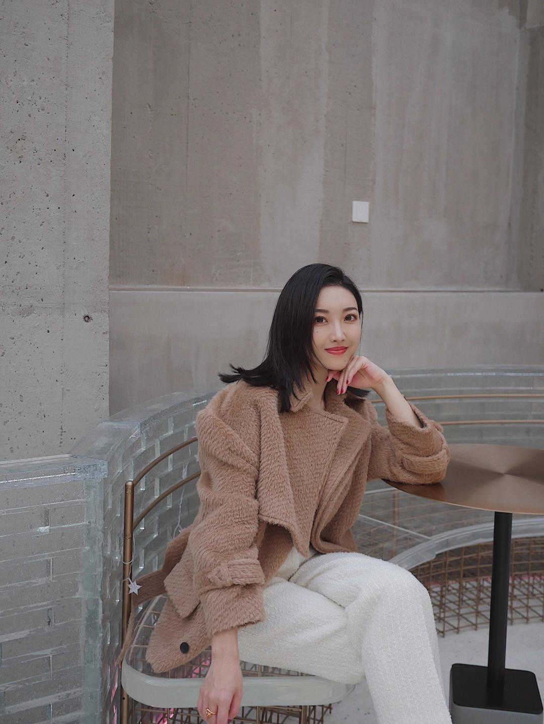 牛仔裤|冬日穿搭的灵感来源,长大衣+直筒裤,又美又飒的