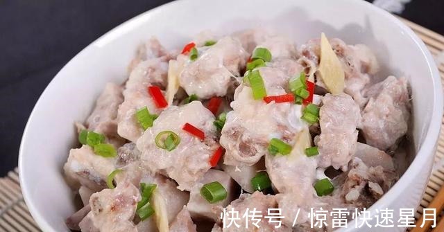 芋头|滋味鲜美的芋头蒸排骨，软糯香醇，一不留神就吃光了一盘！