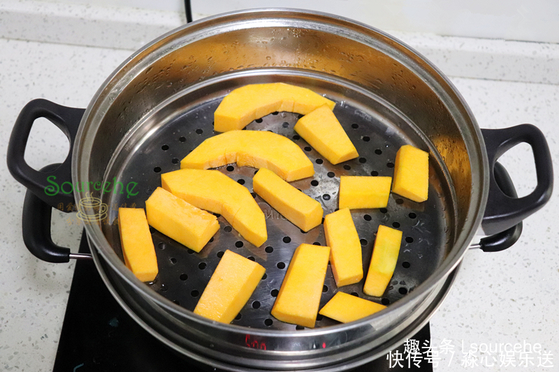 外酥|做南瓜饼时加点芝麻,外酥里软,软软糯糯,香味醇厚,老小爱吃