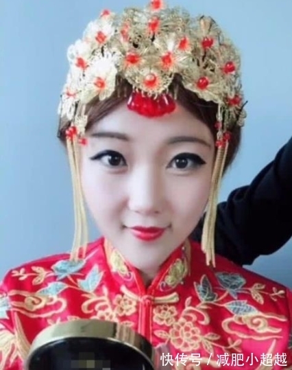 熊猫眼|新娘不顾劝阻,把眼睛化成“熊猫眼”,当她睁开眼时,惊喜发生了