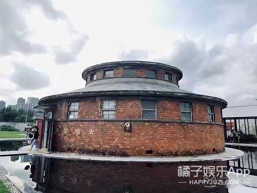 一夜之间，就被全网喊要求退钱？