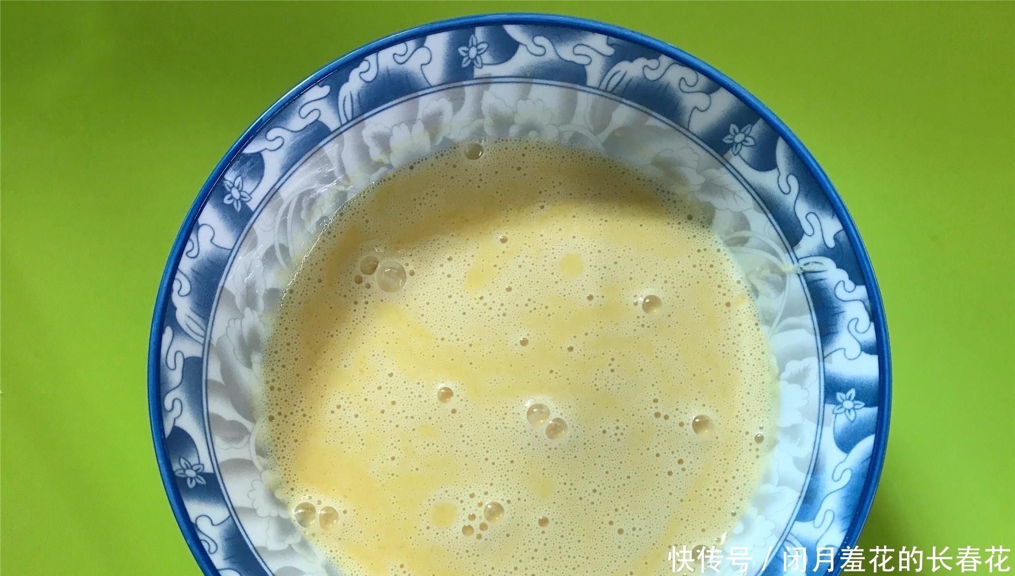 南瓜新吃法,不用面粉,不用烤箱,软糯香甜,比蛋糕简单还好吃