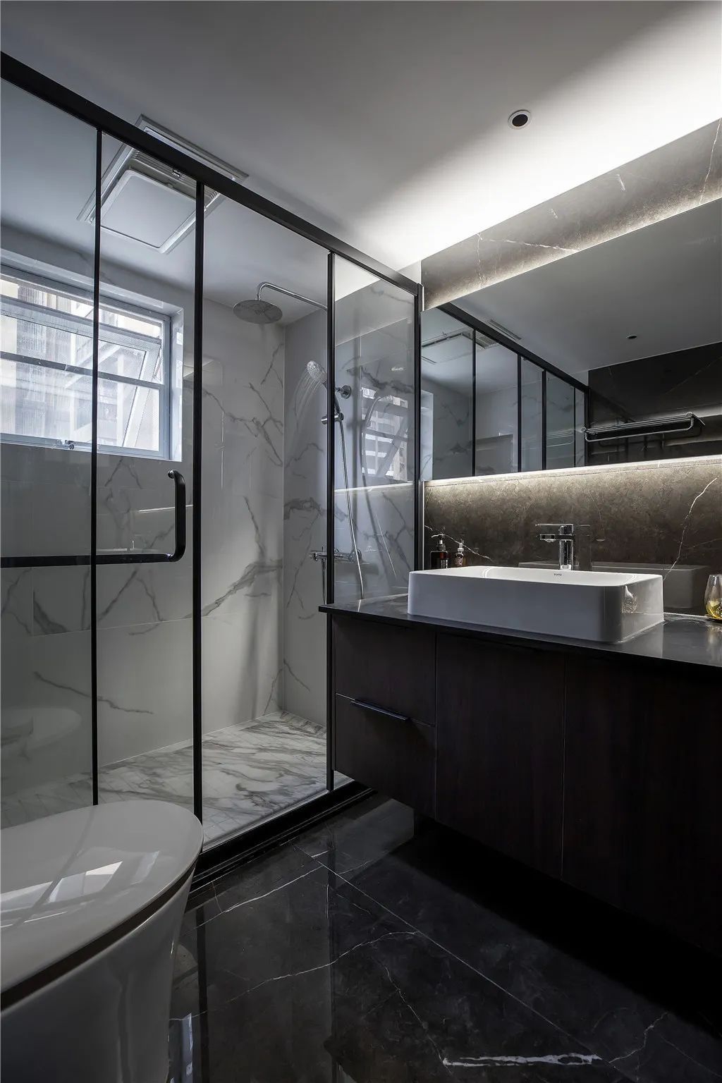 空间|130㎡现代简雅,极简无主灯的空间,简欧线条装饰,独特高级