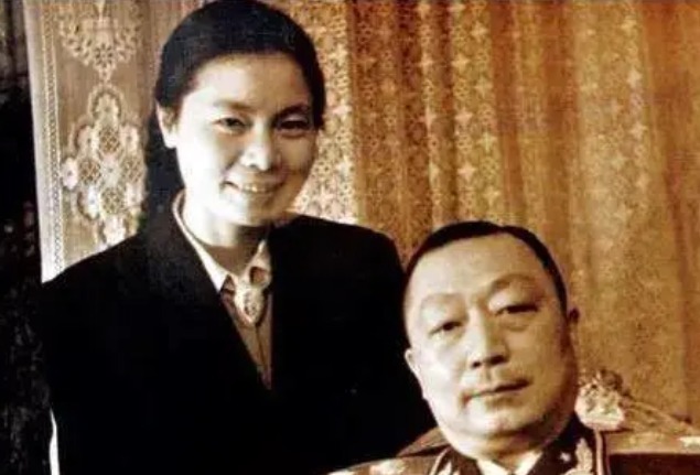 上将|丈夫是元帅!女儿中将女婿上将,她坐公交车自带盒饭到中组部上班