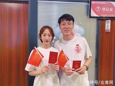 婚俗|建党百年同庆日 10对新人集体“秀恩爱”