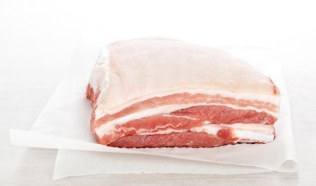 买五花肉,注意区别“上五花”和“下五花”,口感差别大,别买错