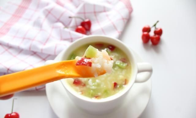 父母|宝宝添加辅食的正确顺序,父母要注意,别盲目乱添加!