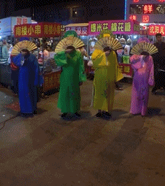 |搞笑GIF：女朋友总是这样出现 我的小心脏都快受不了了