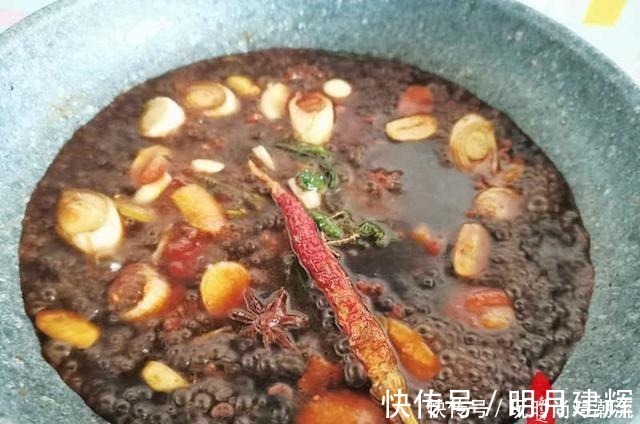 这个方法制作的酥鱼,孙女自己都能吃了,鱼刺变得绵软不必吐剌了