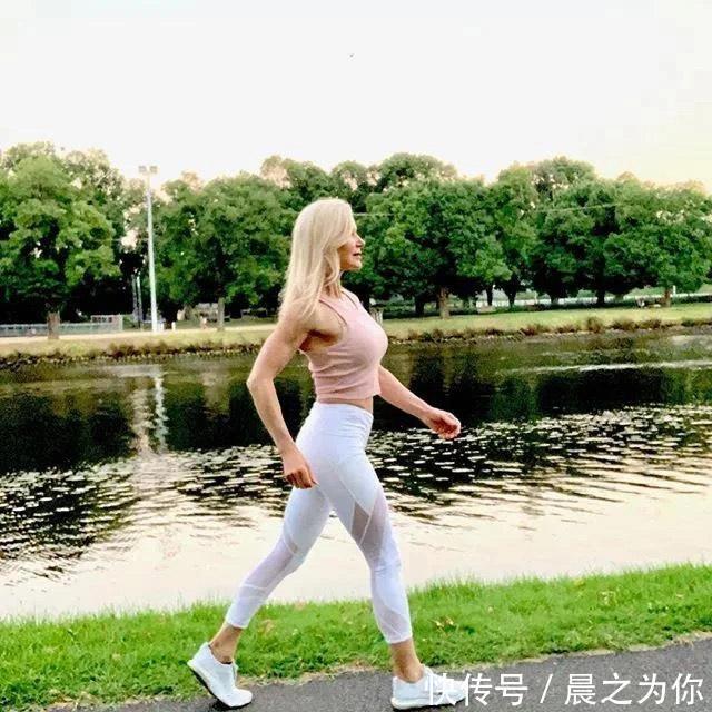 蜜桃臀|40岁女生健身还有用吗？来看看这位65岁的奶奶，你就会知道答案