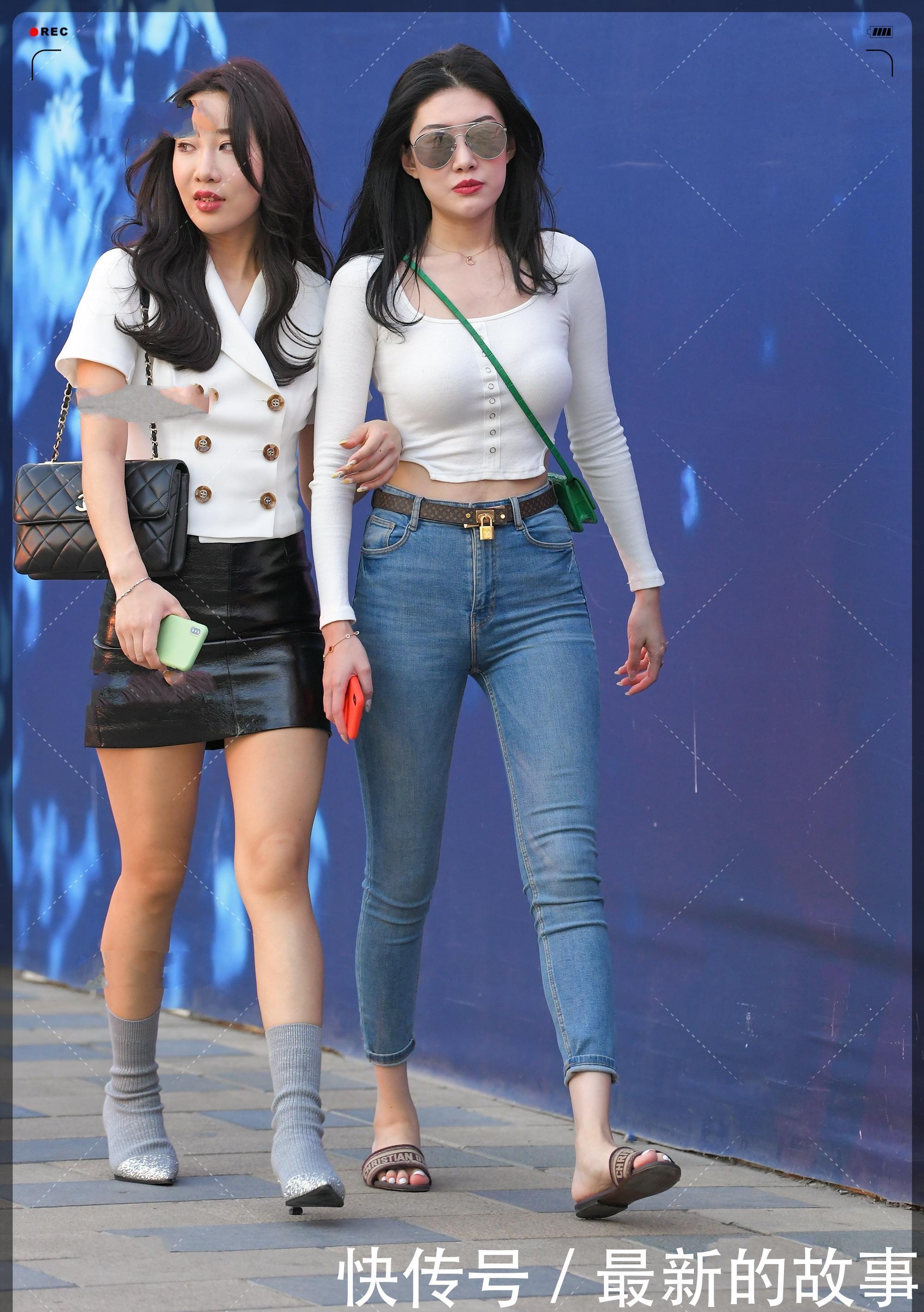 紧身针织衣搭配高腰牛仔裤,霸气十足,气质超群