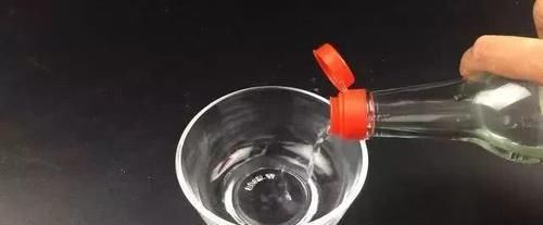 运动鞋千万别用清水洗，教您一招，鞋子干净不变形，省时又省力