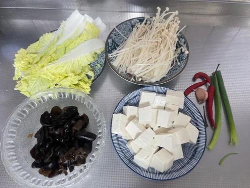 金针菇|天热没胃口，试试这道菜，不炒不炸无油烟，酸辣过瘾，8分钟搞定