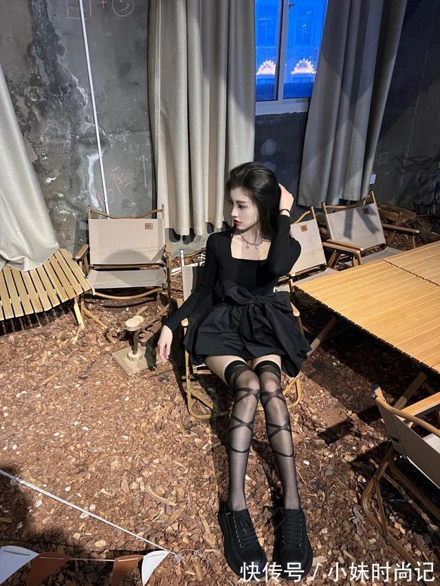 黑色系穿搭美女,黑色让女人神秘而又精致,而且百搭