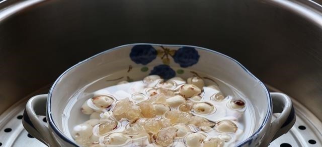 80岁奶奶吃了30年莲子，教我正确做法，不煲汤不煮粥，做法很简单！