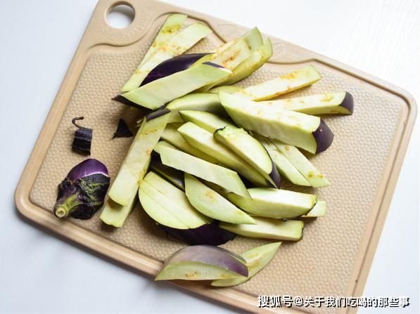 大伯|自晒茄子干，先焯水还是直接晒？用对方法，1天晒好，软嫩有嚼劲