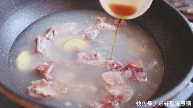 炖排骨汤,焯水还是直接炖牢记关键3步,肉嫩汤鲜,不柴不腥气