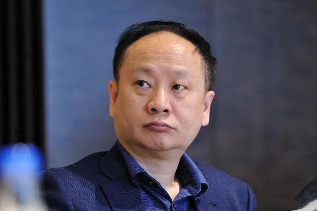 潜鳄浮沉录?|当房企纷纷躺平,徐航却豪掷百亿赌地产 | 徐航