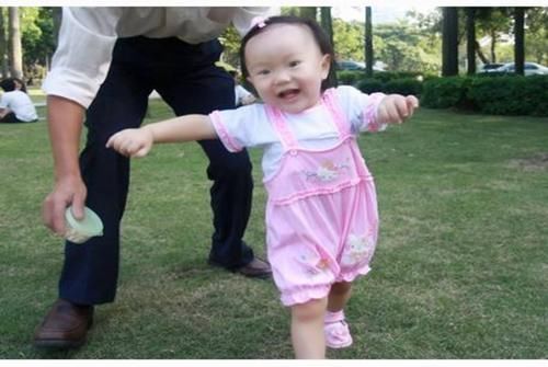 区别|先爬后走和先走后爬的宝宝,在发育上有啥差异?四种能力区别明显