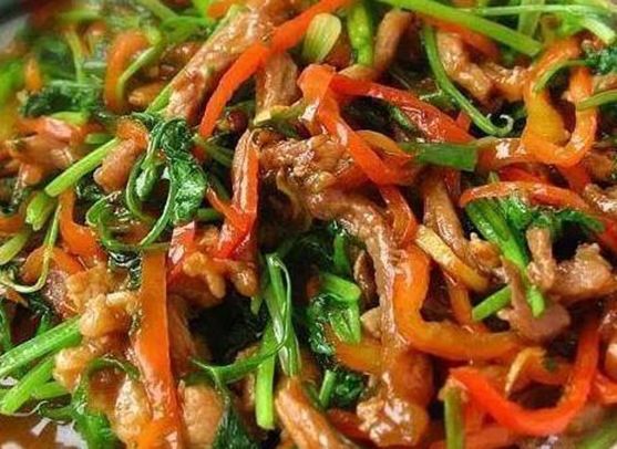 美食推荐：香辣肉丝，茄汁鸡翅，芹菜炒鸭肠，黄豆炖猪蹄儿的做法