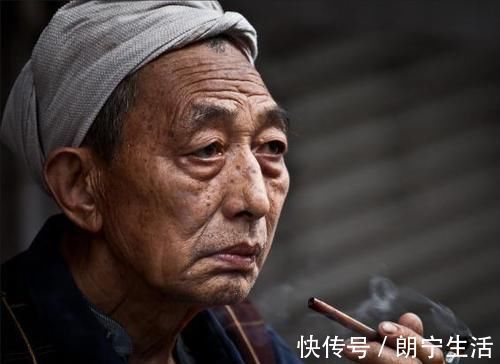 奶奶|奶奶带娃火了,孩子从“露西”变“翠花”,网友调侃:这是亲奶奶