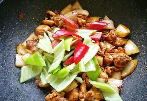 这肉做“回锅肉”真叫香，不比猪肉差，配上大米饭很棒，便宜