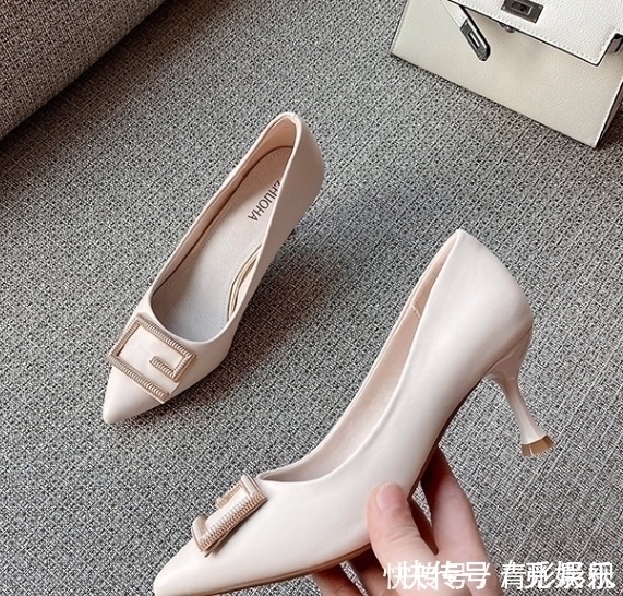 迷人 穿细跟鞋怕崴脚,穿粗跟鞋嫌不好看,4款优雅迷人的酒杯跟试试看